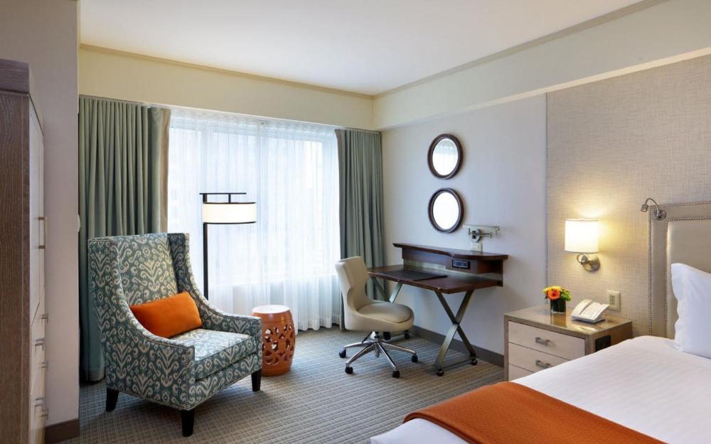 Premier King Room interior